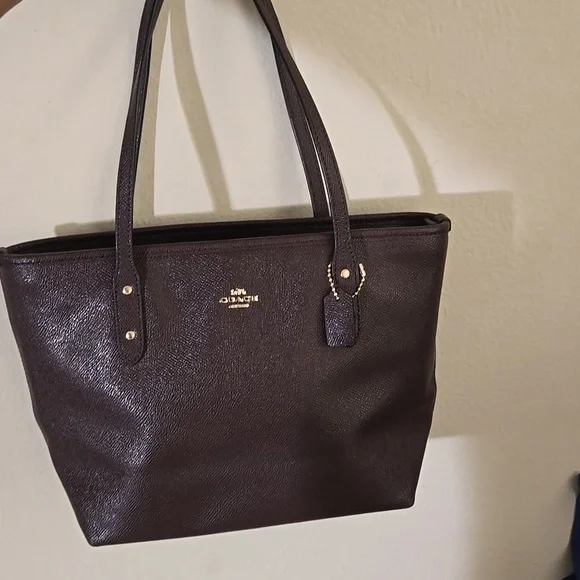 Coach Oxblood Crossgrain Leather Small Tote 9x8x3.5 Burgundy Gold - Picture 1 of 8